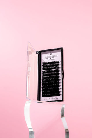 Classic lash extension tray for the application of eyelash extensions. Used by trainers, technicians and students. Lash supplies and courses by Lash Boss Melbourne